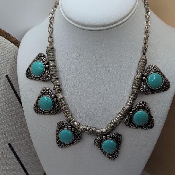 Silver and Blue Necklace with Teardrop Pendants and Vintage Design - Picture 3 of 6